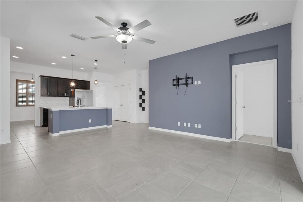 For Sale: $345,000 (3 beds, 2 baths, 1717 Square Feet)