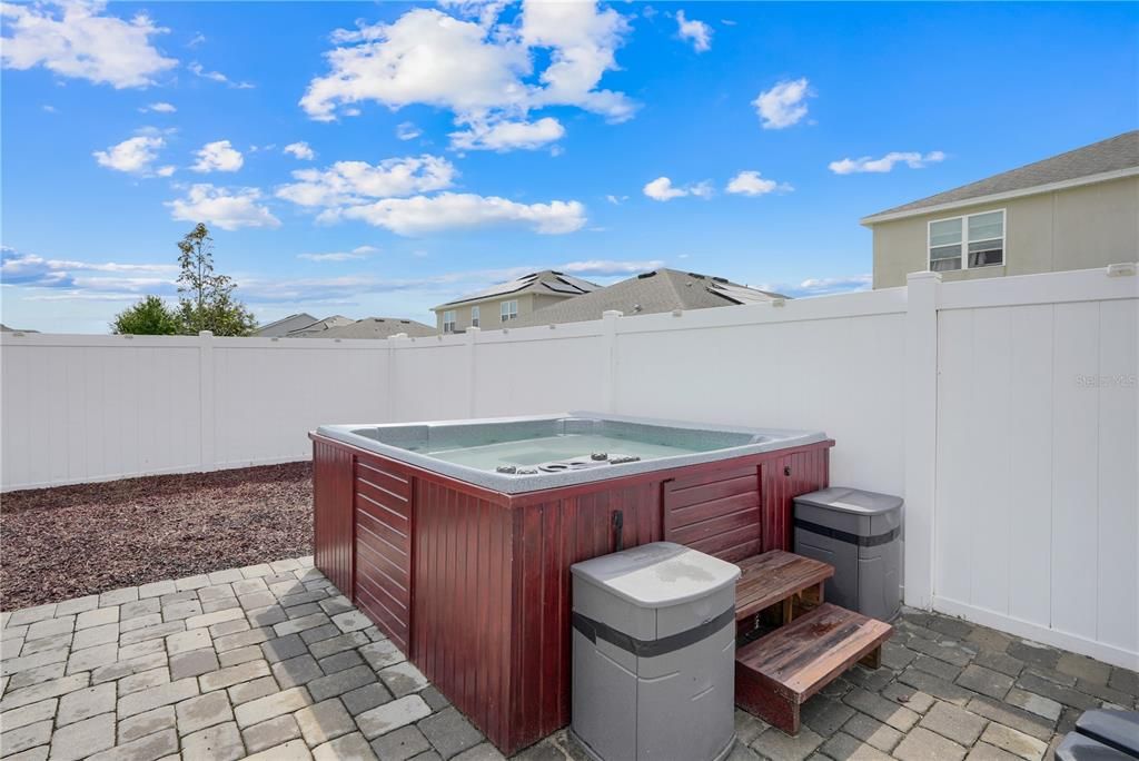 For Sale: $345,000 (3 beds, 2 baths, 1717 Square Feet)