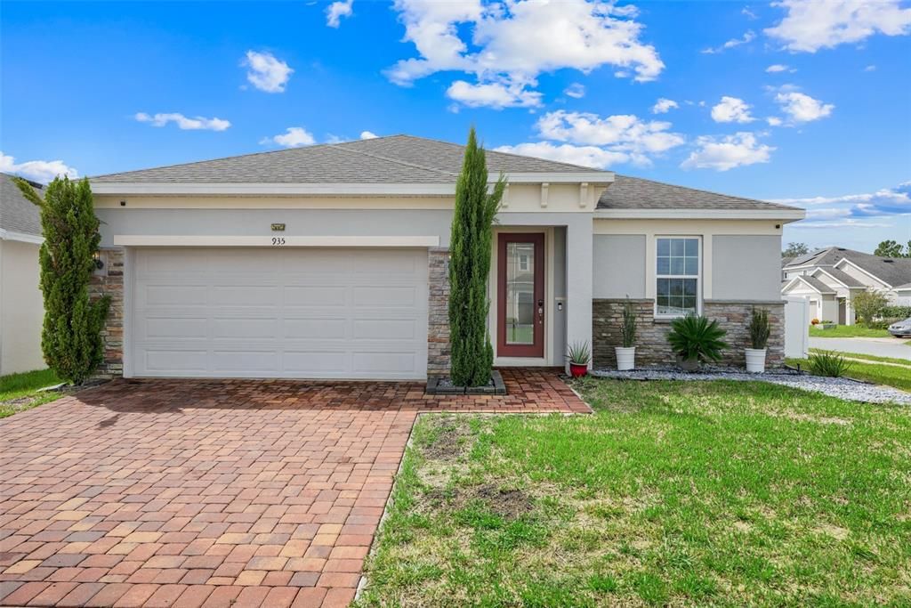 For Sale: $345,000 (3 beds, 2 baths, 1717 Square Feet)