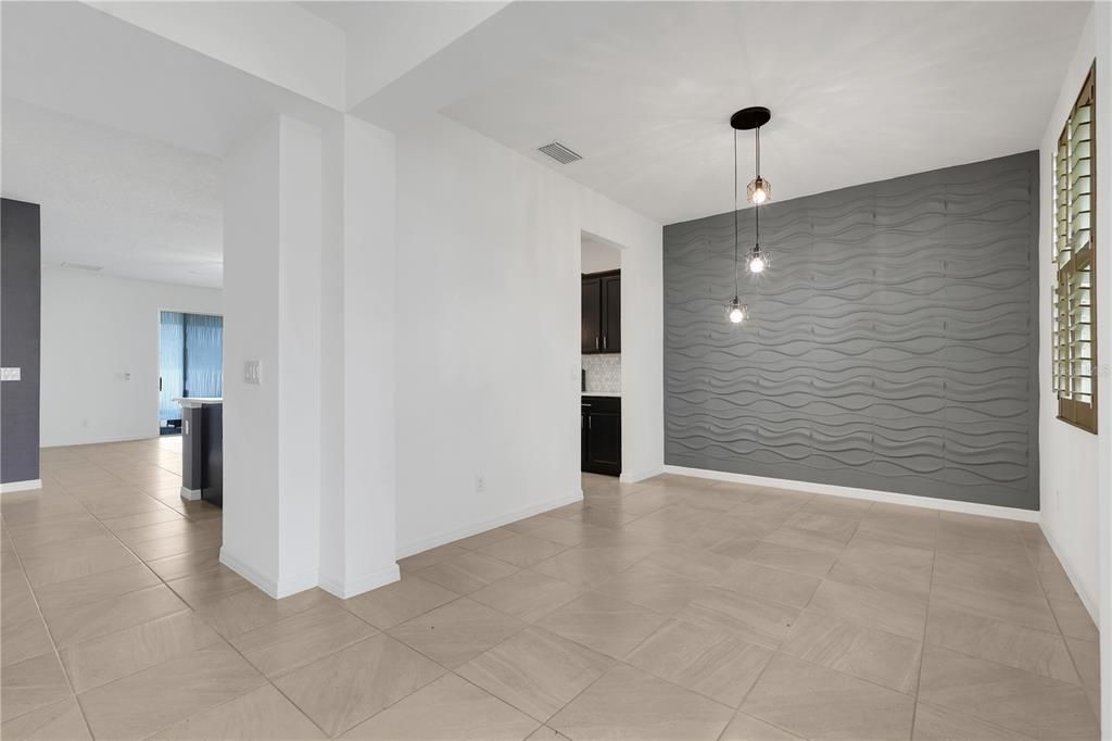 For Sale: $345,000 (3 beds, 2 baths, 1717 Square Feet)