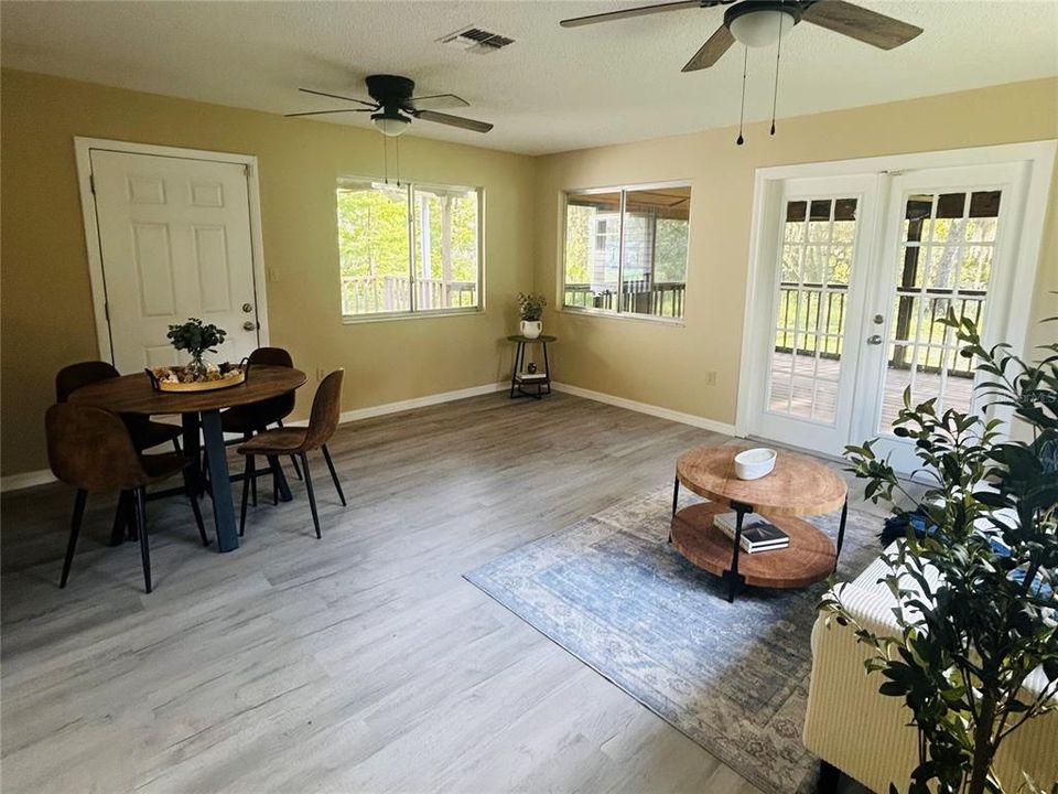 For Sale: $259,000 (3 beds, 2 baths, 1256 Square Feet)