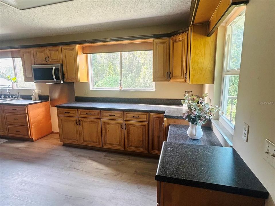For Sale: $259,000 (3 beds, 2 baths, 1256 Square Feet)