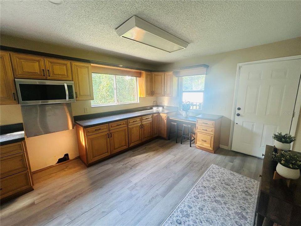 For Sale: $259,000 (3 beds, 2 baths, 1256 Square Feet)