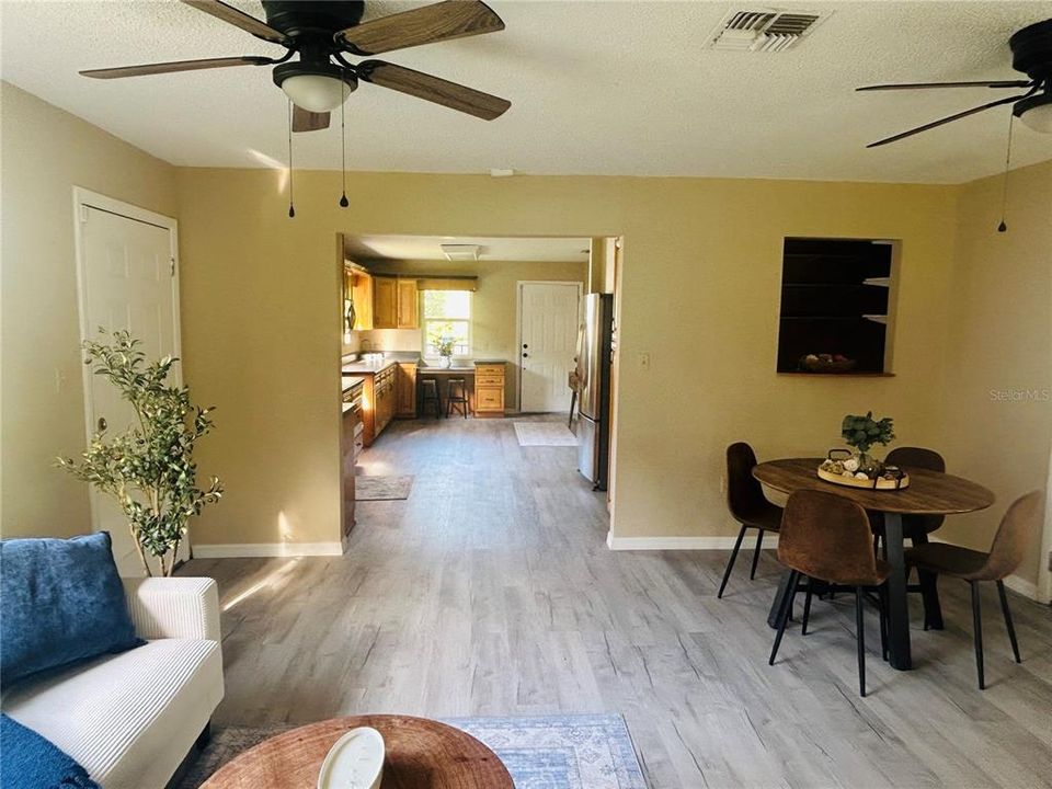For Sale: $259,000 (3 beds, 2 baths, 1256 Square Feet)
