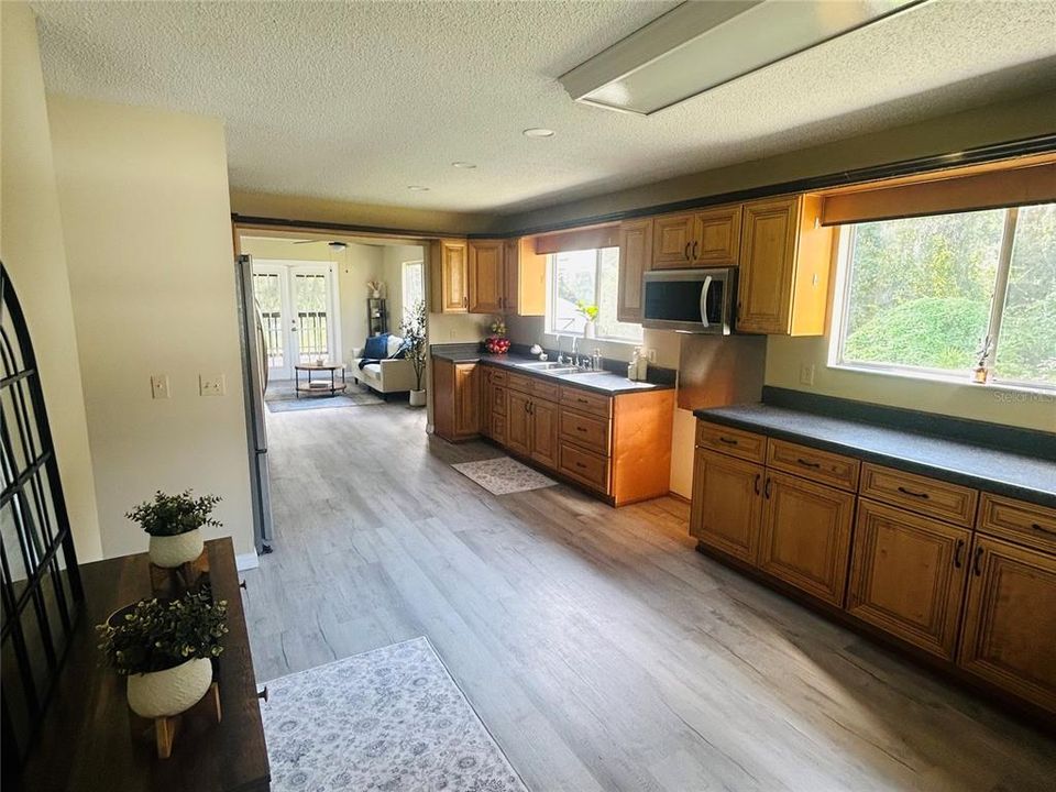 For Sale: $259,000 (3 beds, 2 baths, 1256 Square Feet)