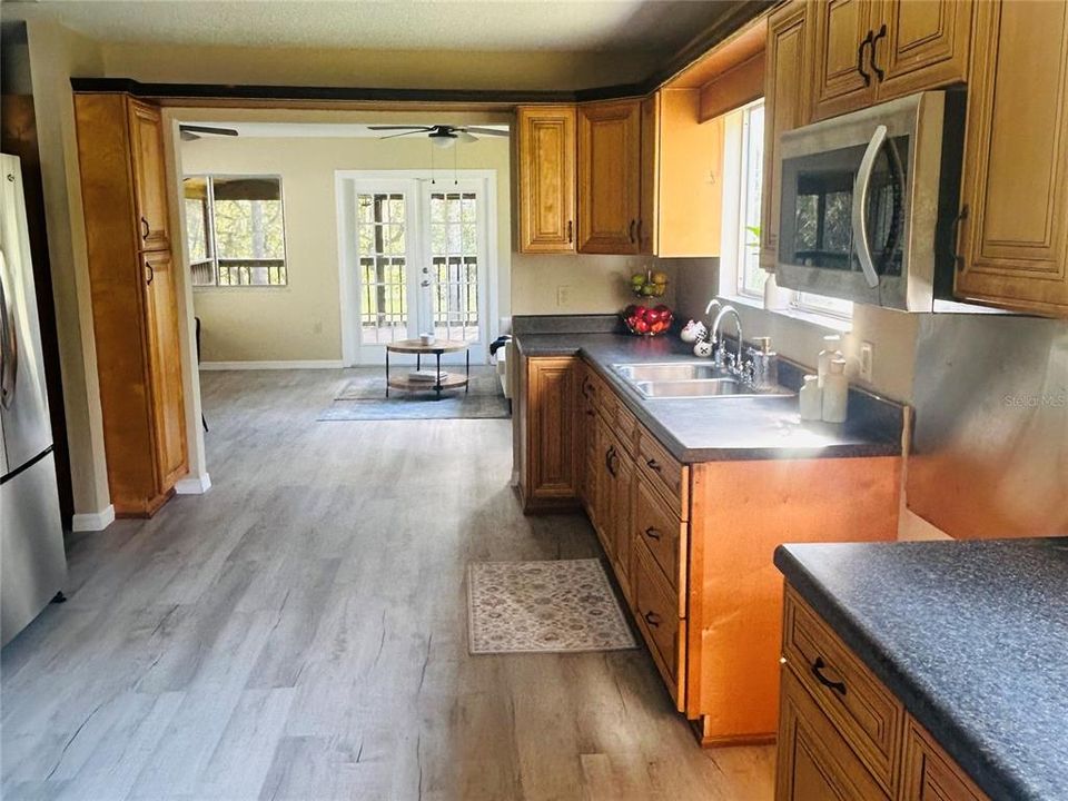For Sale: $259,000 (3 beds, 2 baths, 1256 Square Feet)