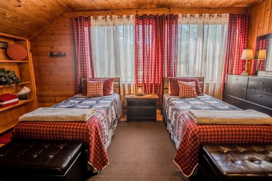 : $1,499,900 (5 спален, 4 ванн, 4590 Квадратных фут)
