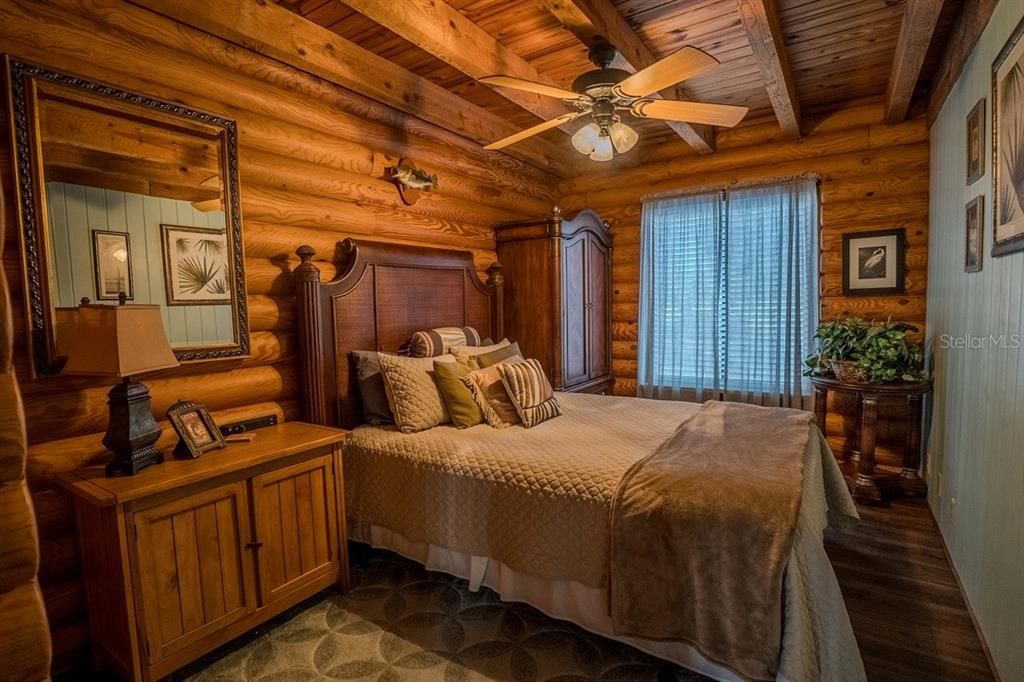 : $1,499,900 (5 спален, 4 ванн, 4590 Квадратных фут)