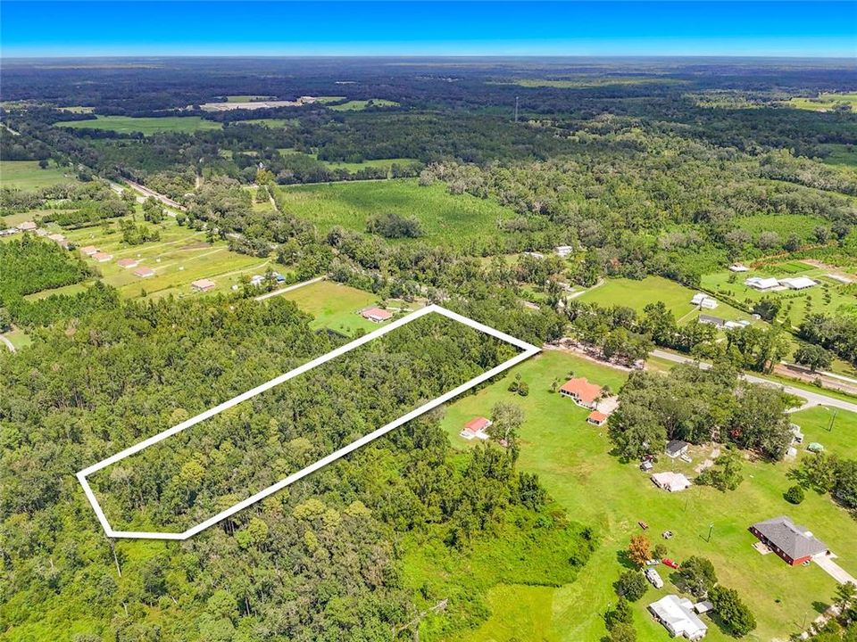 En Venta: $90,000 (5.01 acres)