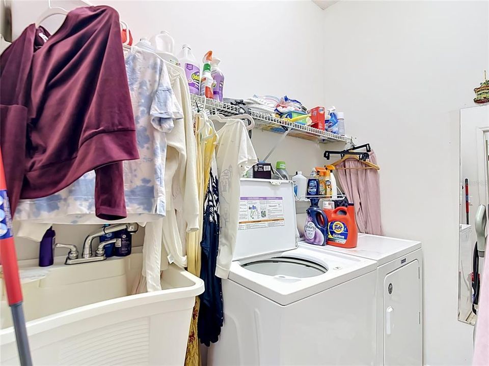 En Venta: $495,000 (4 camas, 2 baños, 2308 Pies cuadrados)