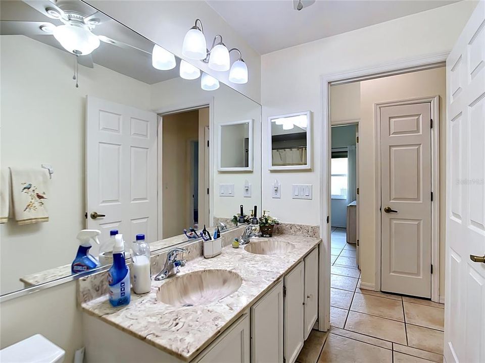 En Venta: $495,000 (4 camas, 2 baños, 2308 Pies cuadrados)