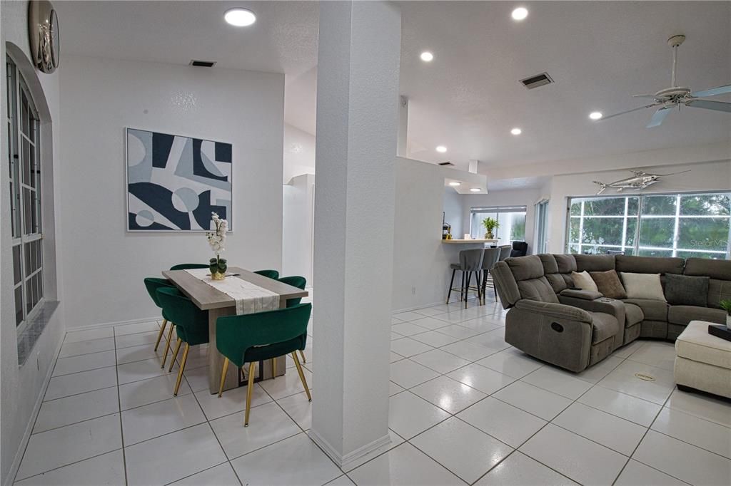 En Venta: $420,000 (4 camas, 2 baños, 1924 Pies cuadrados)