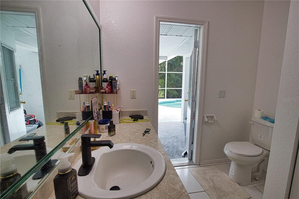 En Venta: $420,000 (4 camas, 2 baños, 1924 Pies cuadrados)
