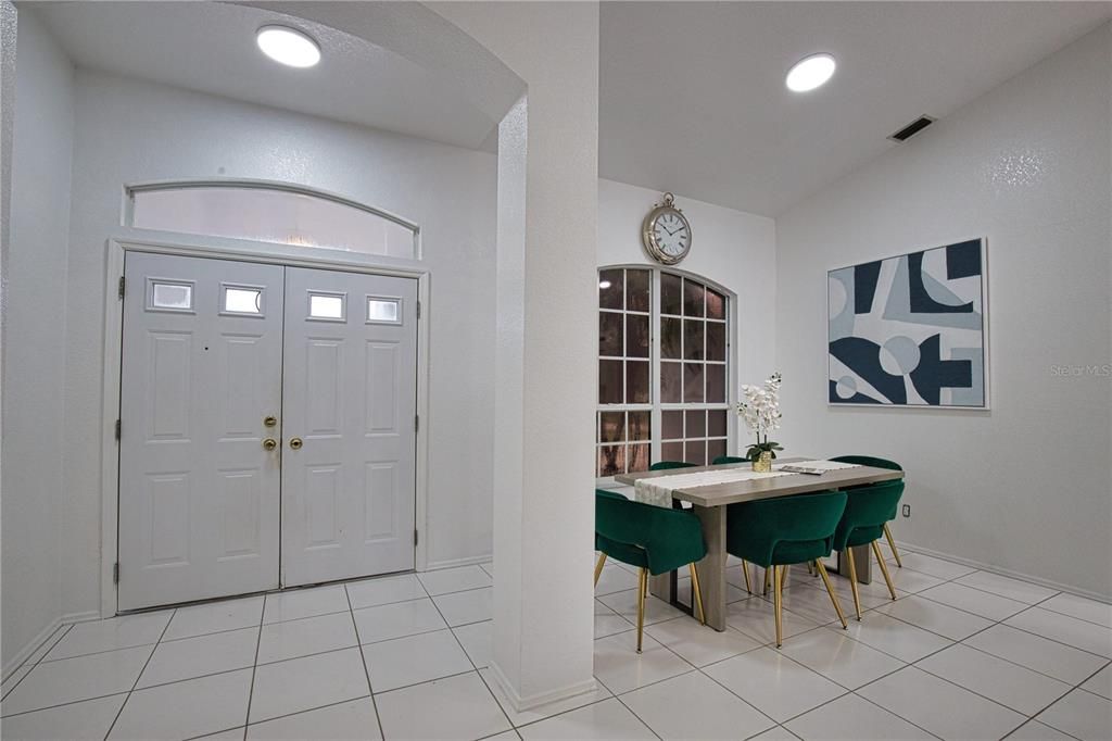 En Venta: $420,000 (4 camas, 2 baños, 1924 Pies cuadrados)