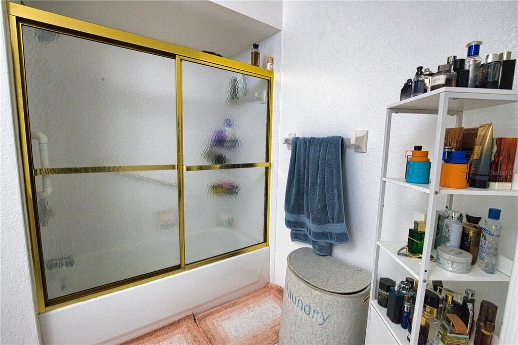 En Venta: $420,000 (4 camas, 2 baños, 1924 Pies cuadrados)