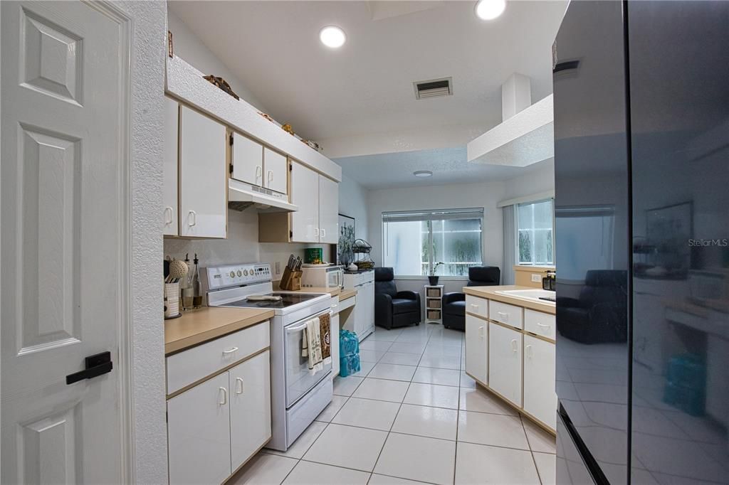 En Venta: $420,000 (4 camas, 2 baños, 1924 Pies cuadrados)