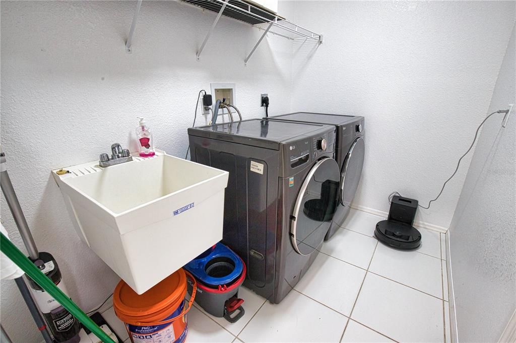 En Venta: $420,000 (4 camas, 2 baños, 1924 Pies cuadrados)