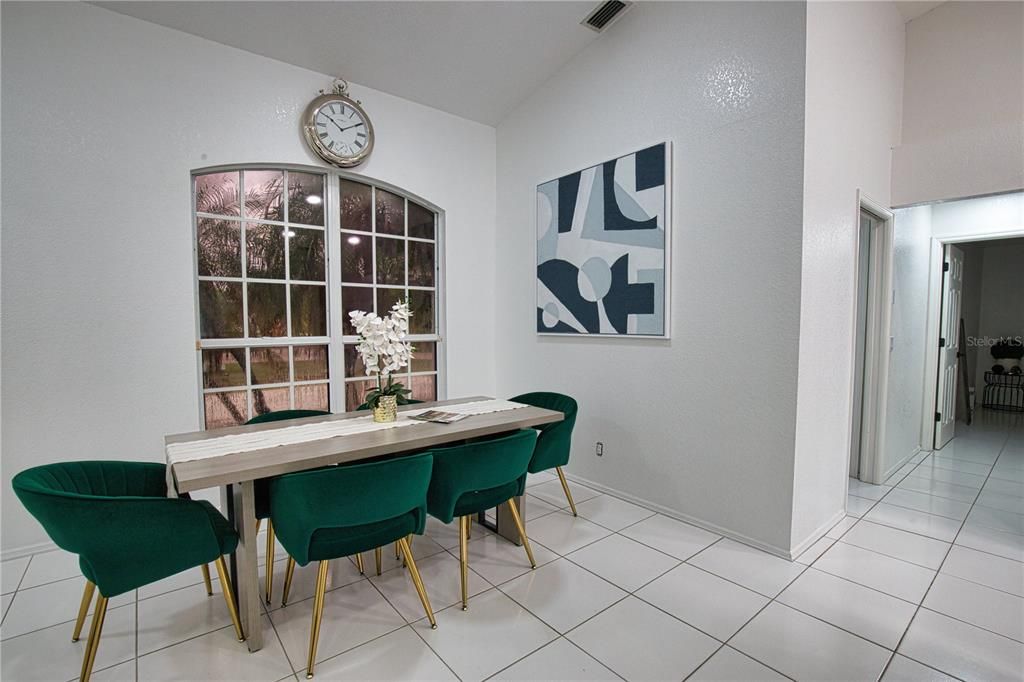 En Venta: $420,000 (4 camas, 2 baños, 1924 Pies cuadrados)