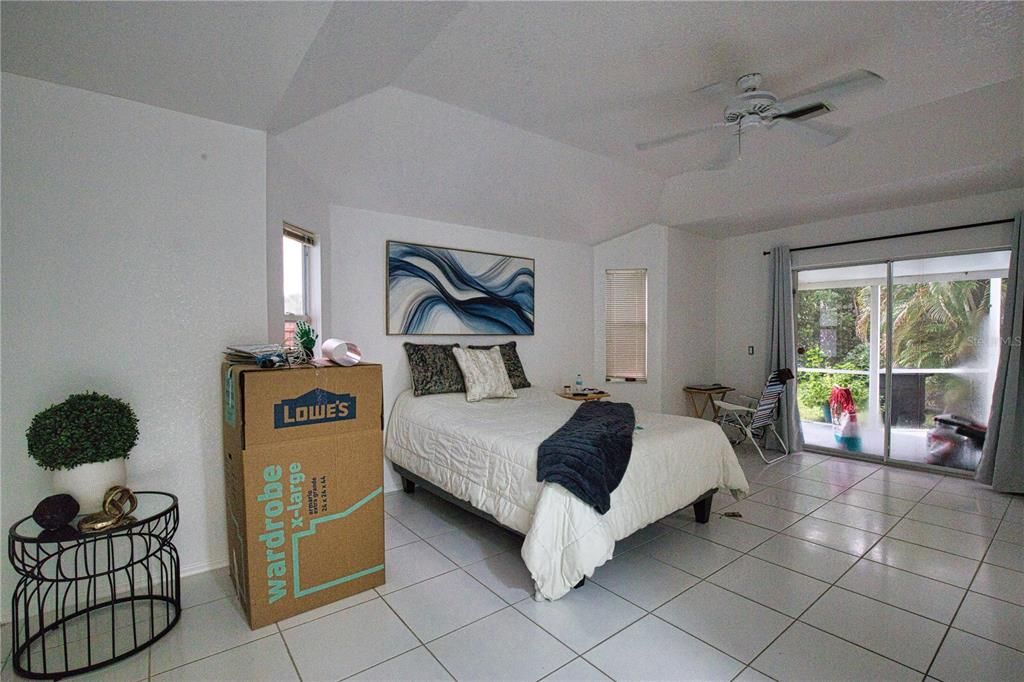 En Venta: $420,000 (4 camas, 2 baños, 1924 Pies cuadrados)
