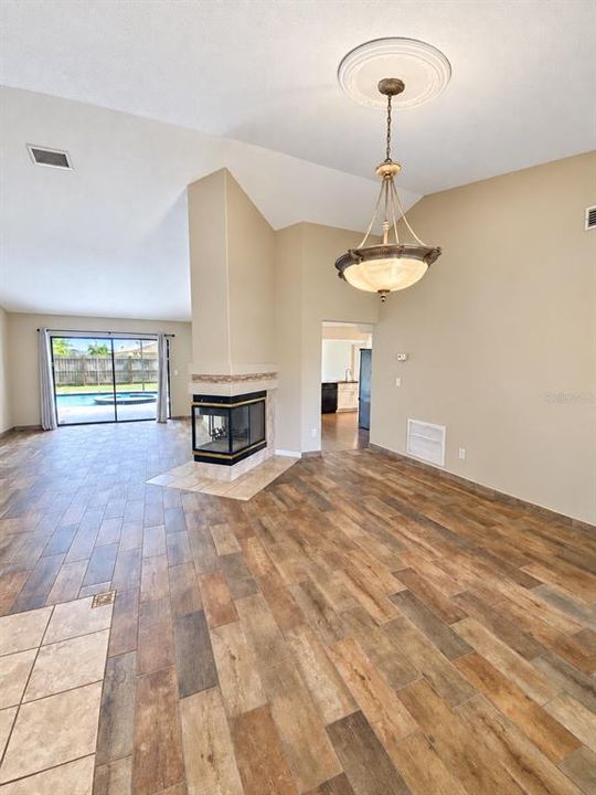 For Sale: $410,000 (3 beds, 2 baths, 1971 Square Feet)
