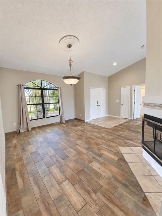 For Sale: $410,000 (3 beds, 2 baths, 1971 Square Feet)
