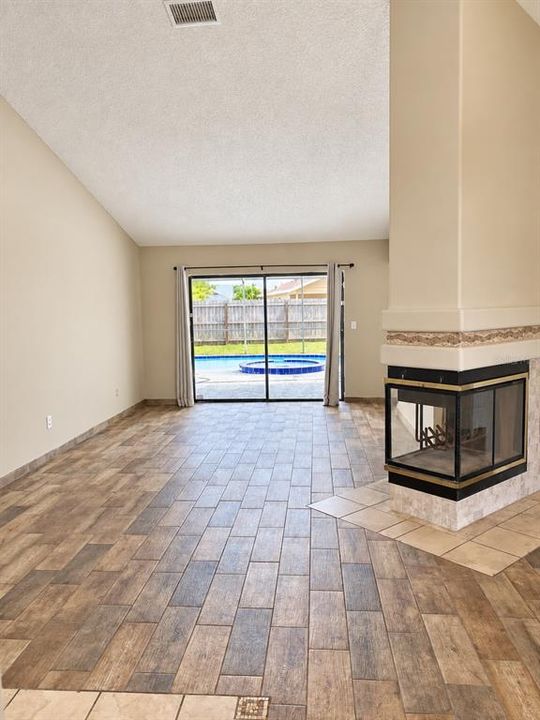 For Sale: $410,000 (3 beds, 2 baths, 1971 Square Feet)