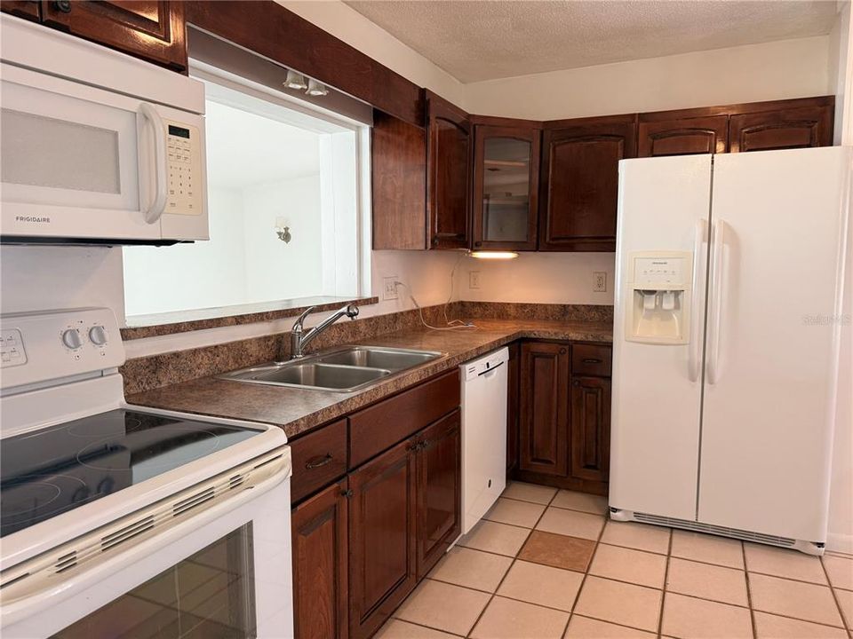 For Rent: $2,950 (3 beds, 3 baths, 1620 Square Feet)