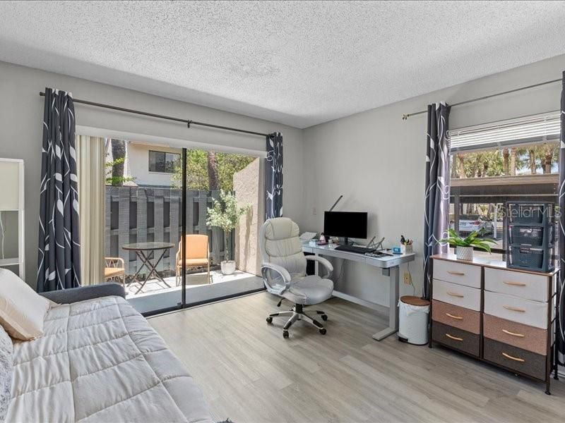 На продажу: $235,000 (2 спален, 2 ванн, 1400 Квадратных фут)