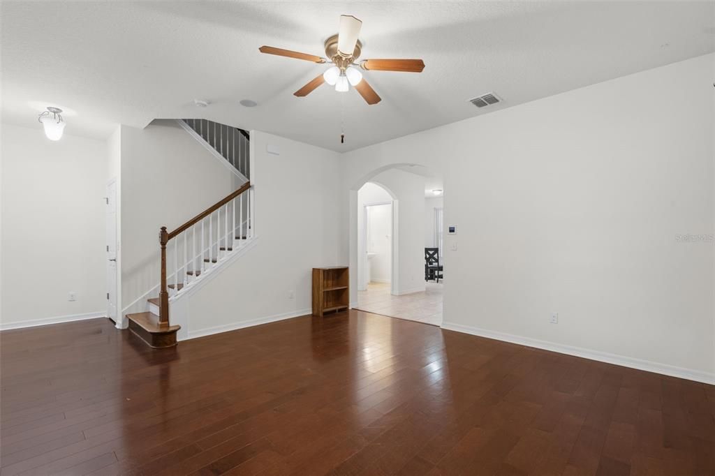 For Rent: $3,300 (3 beds, 2 baths, 1977 Square Feet)