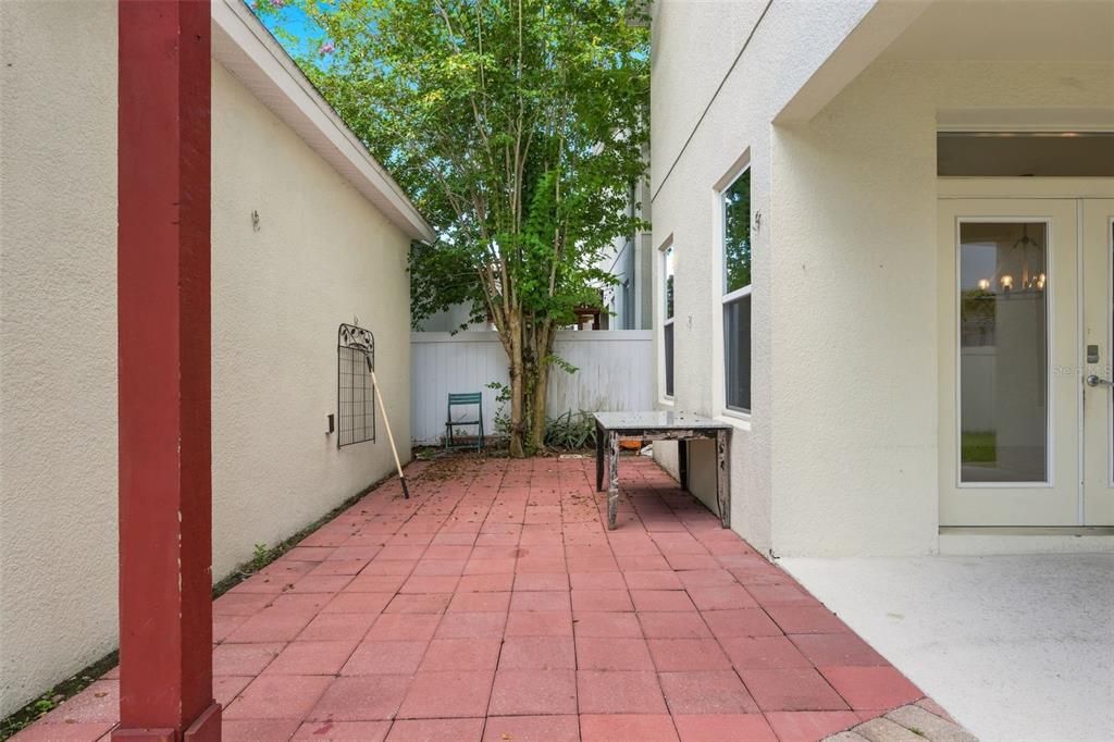 For Rent: $3,300 (3 beds, 2 baths, 1977 Square Feet)