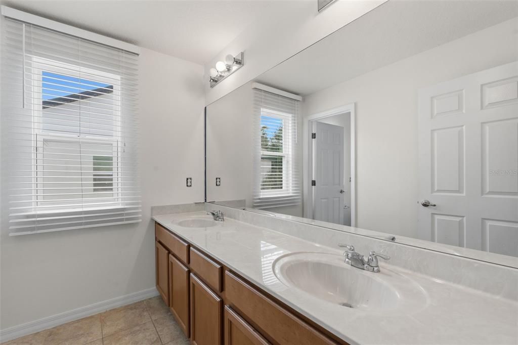 For Rent: $3,300 (3 beds, 2 baths, 1977 Square Feet)