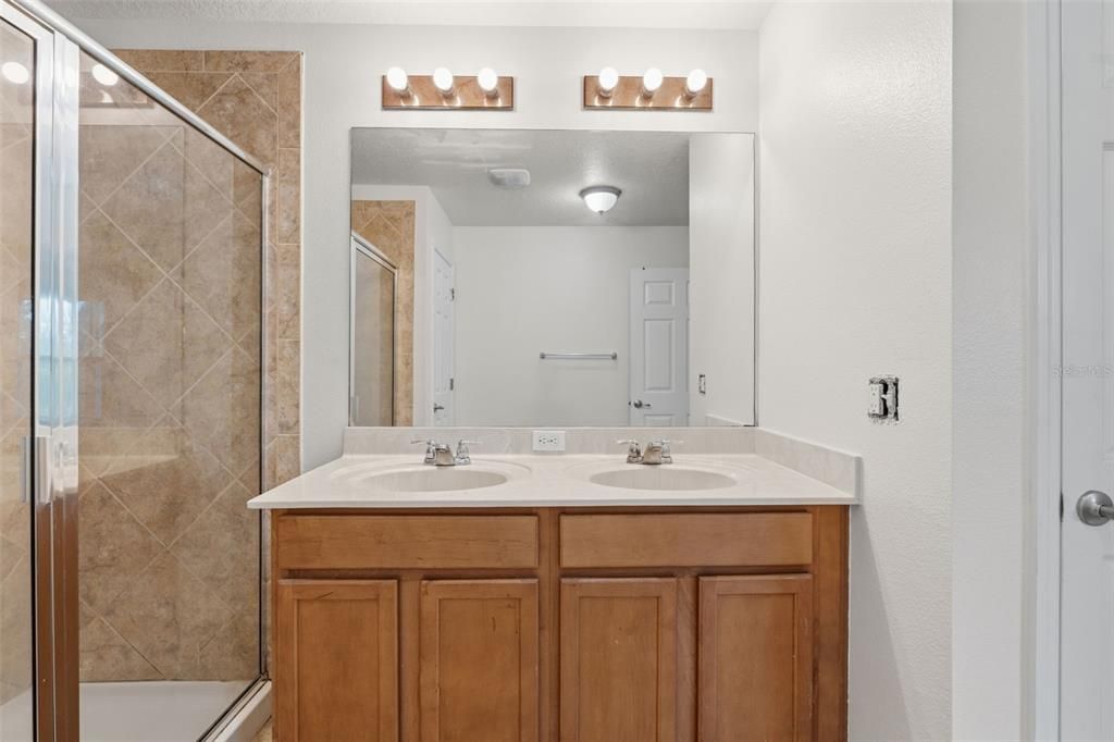 For Rent: $3,300 (3 beds, 2 baths, 1977 Square Feet)