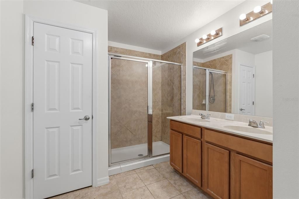 For Rent: $3,300 (3 beds, 2 baths, 1977 Square Feet)