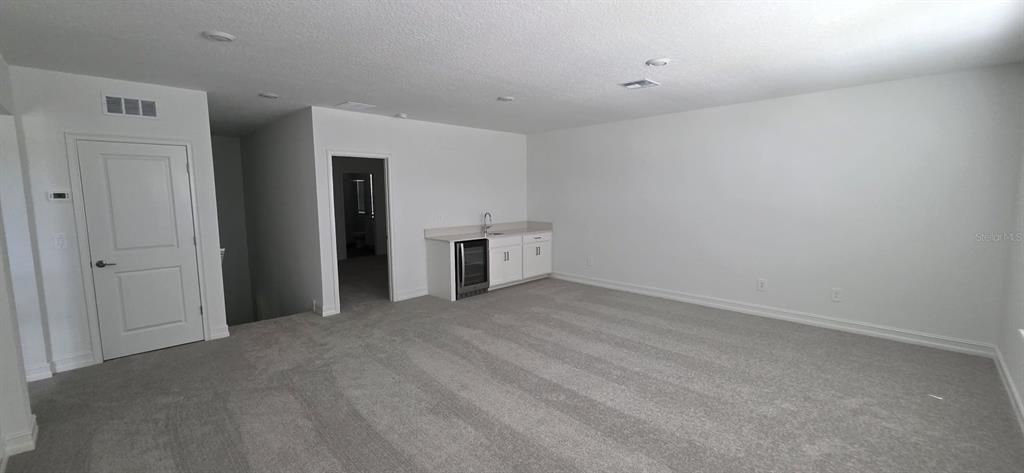 For Rent: $4,300 (5 beds, 4 baths, 3200 Square Feet)