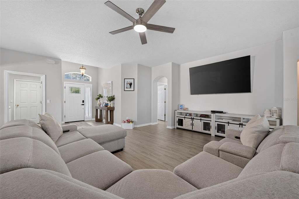 En Venta: $444,999 (3 camas, 2 baños, 1838 Pies cuadrados)