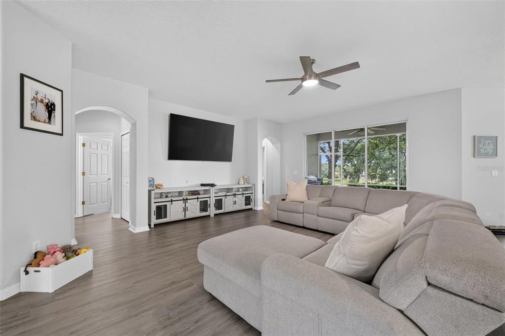 En Venta: $444,999 (3 camas, 2 baños, 1838 Pies cuadrados)
