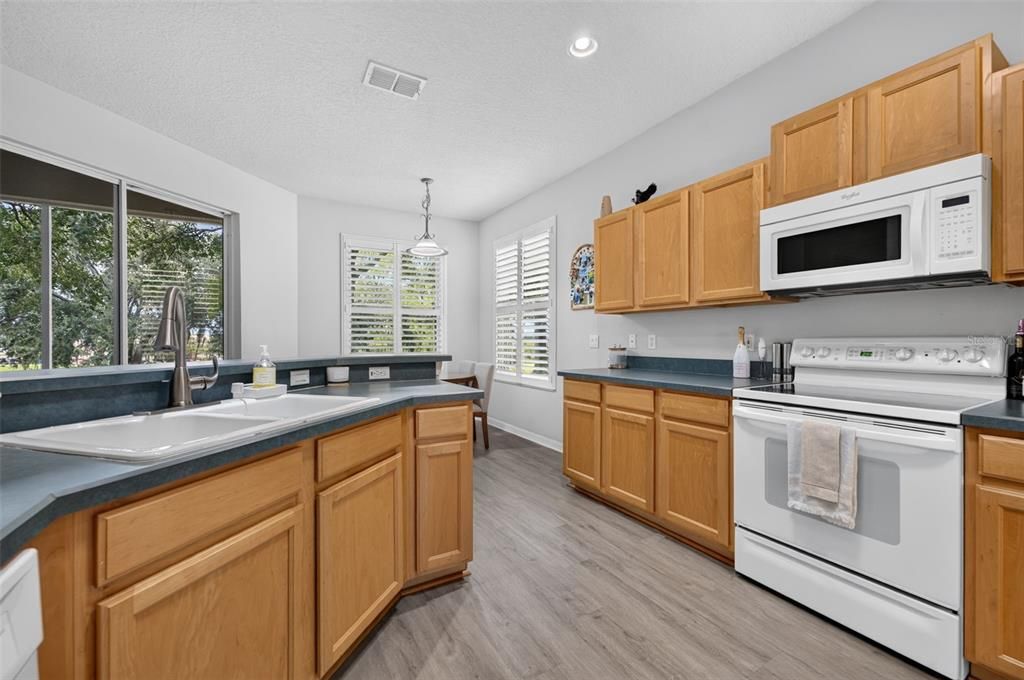 En Venta: $444,999 (3 camas, 2 baños, 1838 Pies cuadrados)