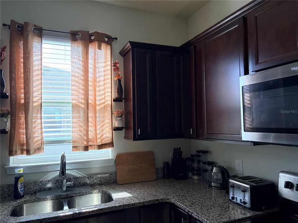 En Venta: $308,000 (2 camas, 2 baños, 1559 Pies cuadrados)