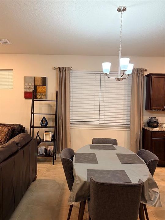 En Venta: $308,000 (2 camas, 2 baños, 1559 Pies cuadrados)