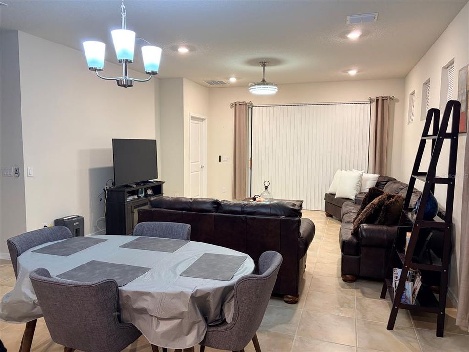 En Venta: $308,000 (2 camas, 2 baños, 1559 Pies cuadrados)