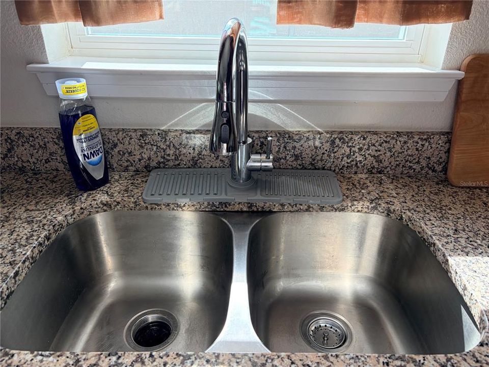 En Venta: $308,000 (2 camas, 2 baños, 1559 Pies cuadrados)