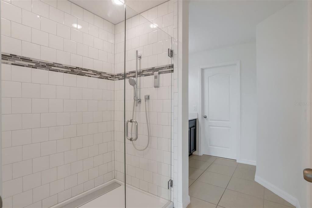 For Sale: $374,900 (5 beds, 3 baths, 2607 Square Feet)