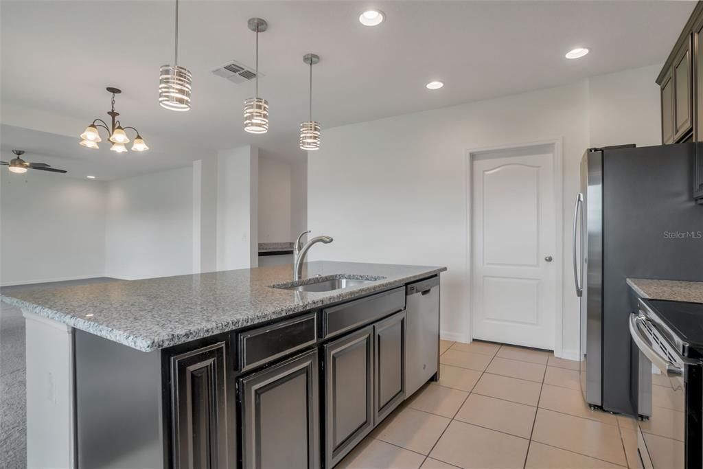 For Sale: $374,900 (5 beds, 3 baths, 2607 Square Feet)