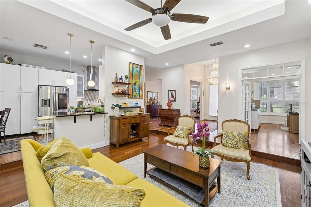 En Venta: $650,000 (4 camas, 3 baños, 2402 Pies cuadrados)