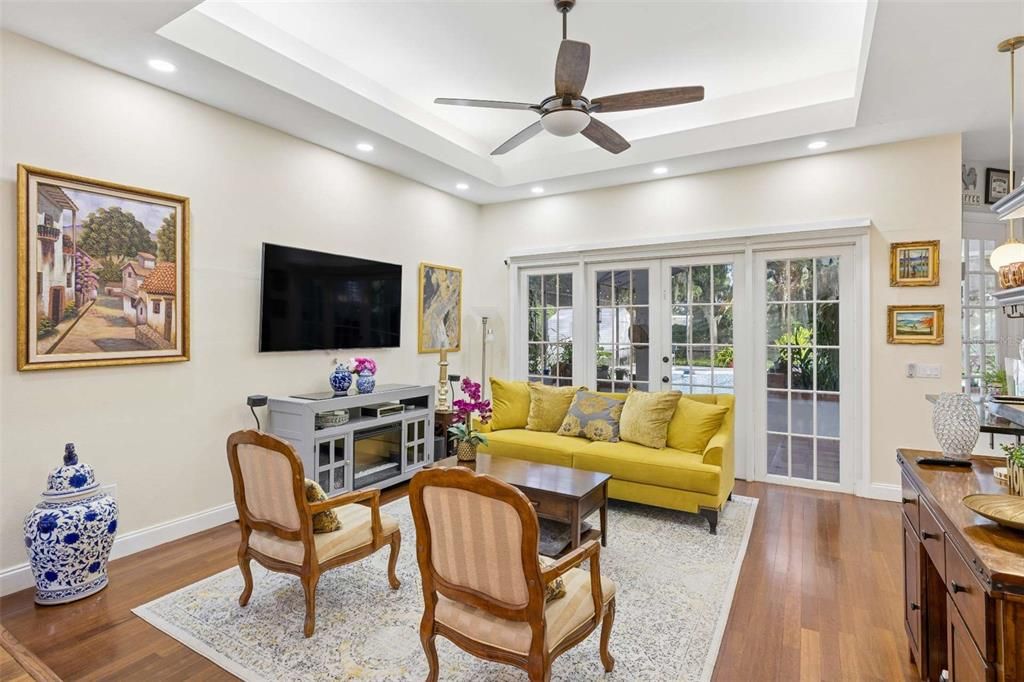 En Venta: $650,000 (4 camas, 3 baños, 2402 Pies cuadrados)