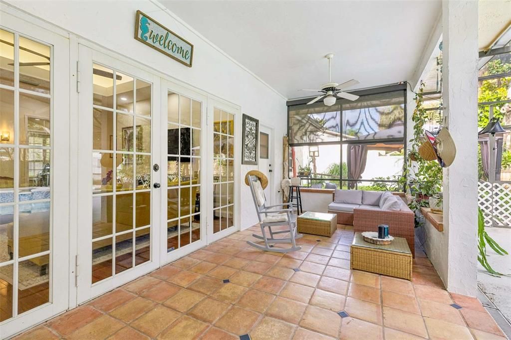 En Venta: $650,000 (4 camas, 3 baños, 2402 Pies cuadrados)
