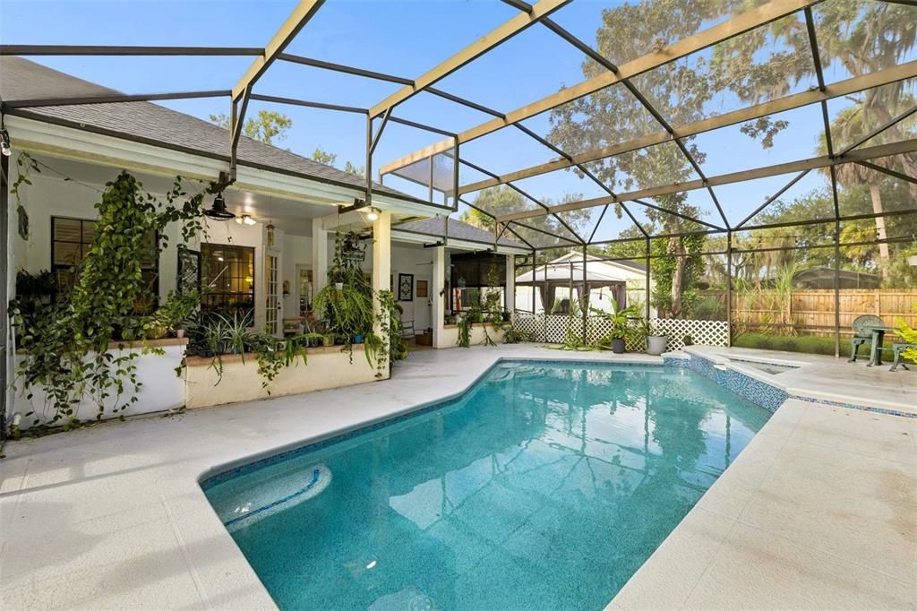 En Venta: $650,000 (4 camas, 3 baños, 2402 Pies cuadrados)
