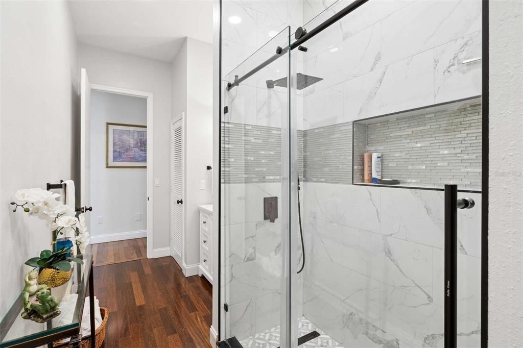 En Venta: $650,000 (4 camas, 3 baños, 2402 Pies cuadrados)