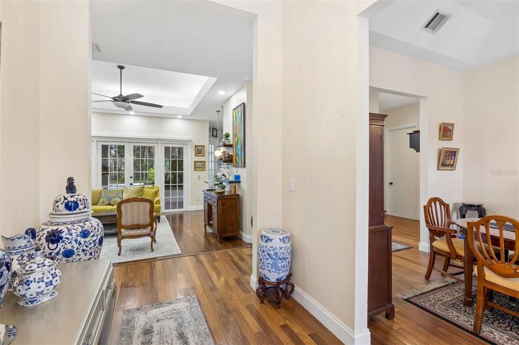 En Venta: $650,000 (4 camas, 3 baños, 2402 Pies cuadrados)