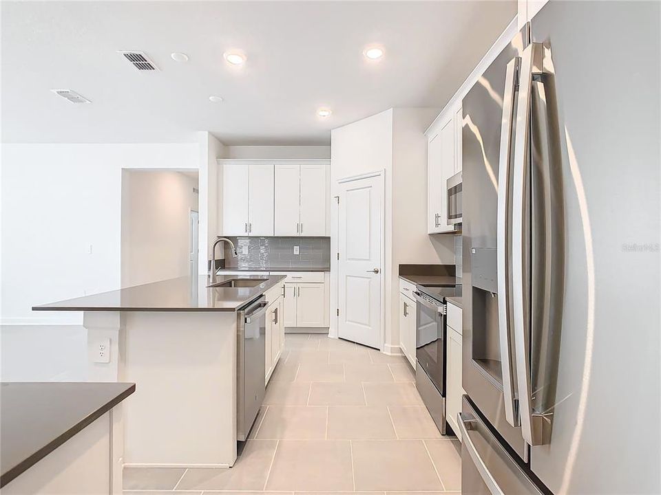 For Rent: $2,600 (4 beds, 3 baths, 2196 Square Feet)